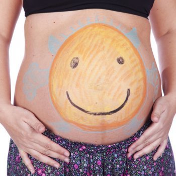 Un sol para la barriga de la embarazada