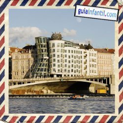 La Casa Danzante. Viajar a Praga con los niños