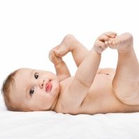 Las quejas de los dolores en el cuello al niño