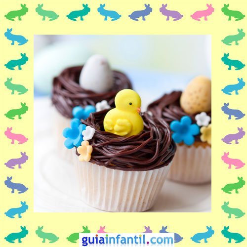 Muffins de Pascua decorados. Huevos y  pollitos