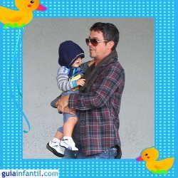 El cantante Alejandro Sanz con su hijo Dylan en Miami