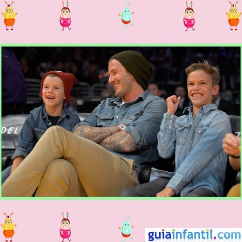 El futbolista David Beckham comparte look vaquero con sus hijos