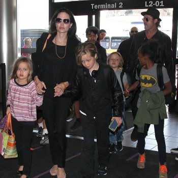 Brad Pitt y Angelina Jolie con sus hijos mellizos