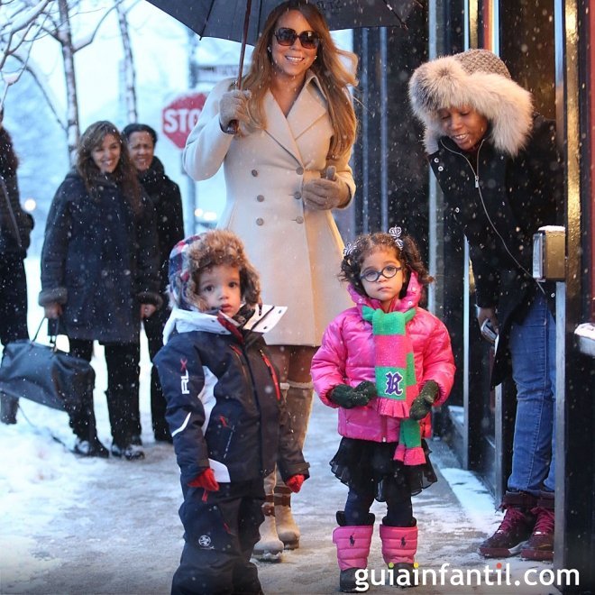 La cantante Mariah Carey con sus dos hijos mellizos