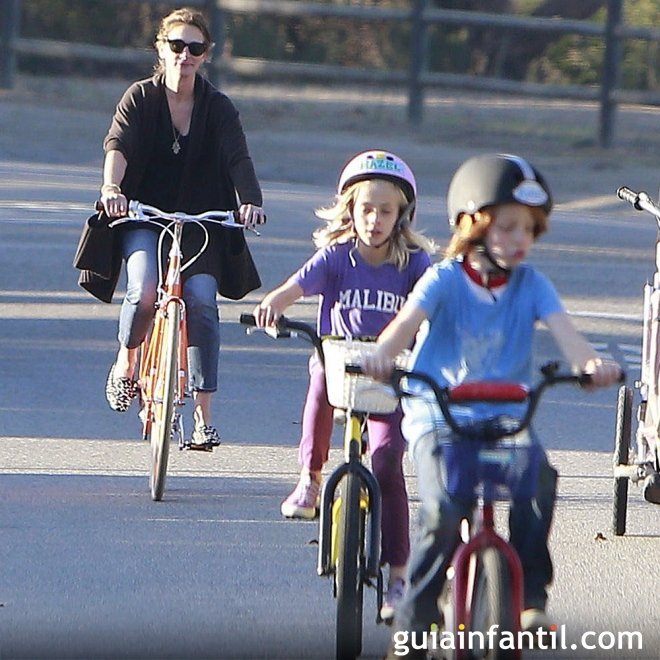 La actriz Julia Roberts con su marido y sus hijos mellizos