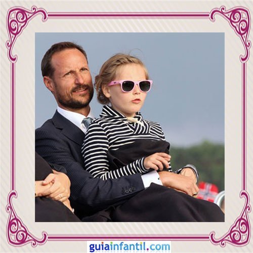 El Príncipe heredero Haakon de Noruega con su hija Ingrid