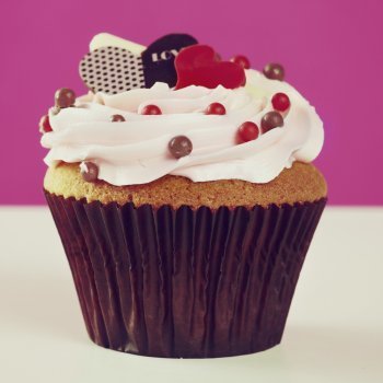 Cupcake de nata y corazones para el Día de la Madre