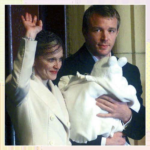 Madonna durante el bautizo de su hijo Rocco