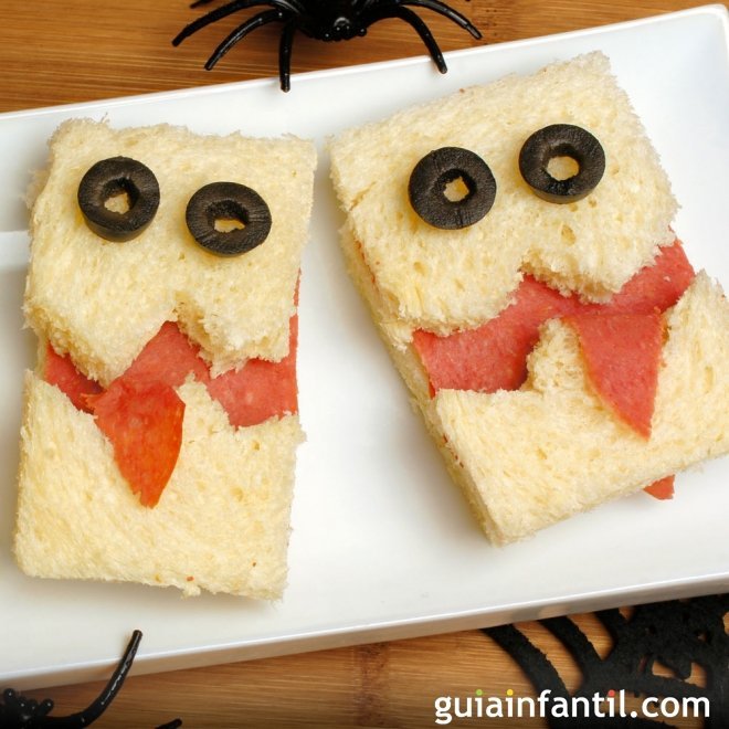 Sandwich con fantasma para celebrar Halloween