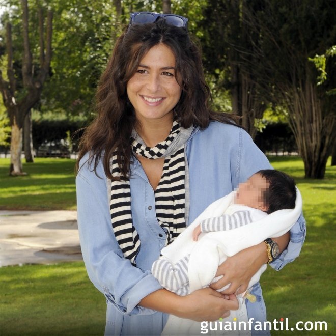 Nuria Roca y su bebé Olivia