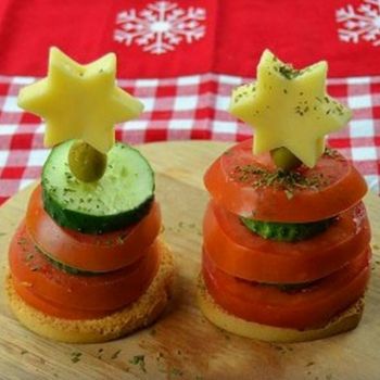 Canapé navideño con forma de árbol