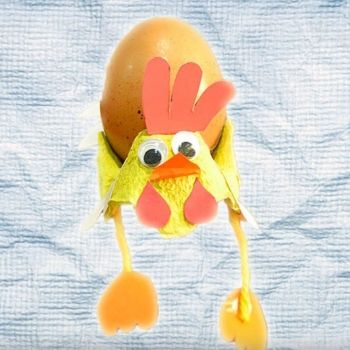 Gallina con huevera de cartón