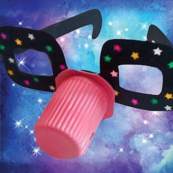 Gafas de payaso con envase de yogur