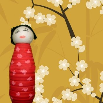 Muñeca japonesa con plástico reciclado