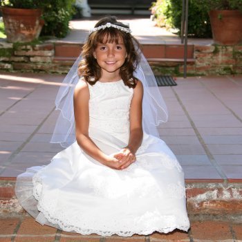 Vestido de primera comunión con puntillas