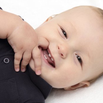 Foto de la primera sonrisa del bebé