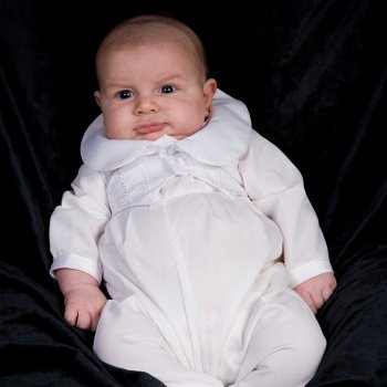 Traje de bautizo sencillo para bebés