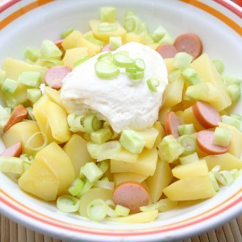 Kartoffelsalat. Receta de ensalada alemana para niños