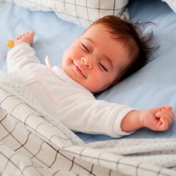 Cuando el bebé expresa felices sueños