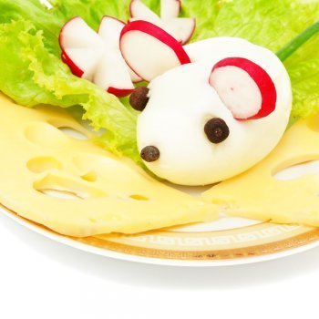Ensalada con ratones de huevo para niños