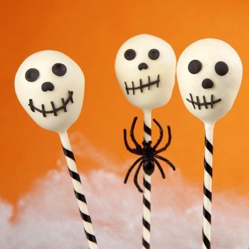 Cake pops de calaveras para el Halloween de los niños