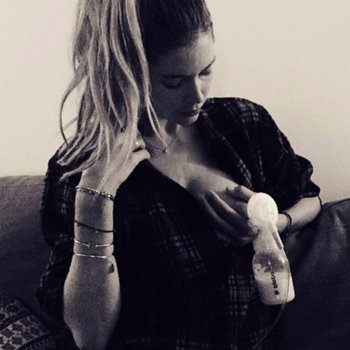 Doutzen Kroes fomenta la lactancia materna