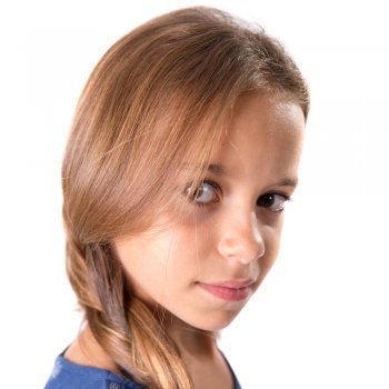 Trenza de espiga despeinada. Peinados para niñas