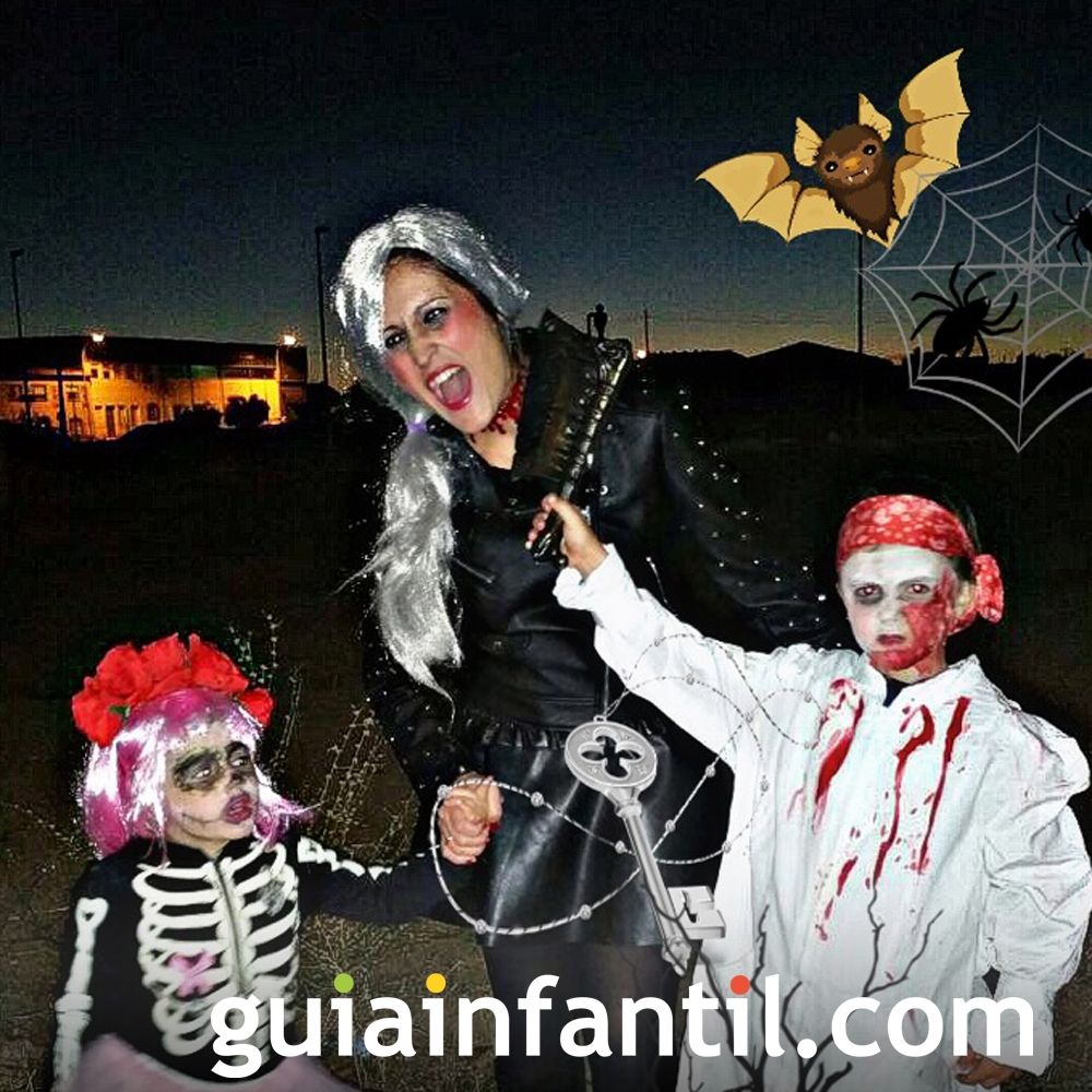 La familia de Carmen disfrazada para Halloween