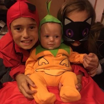 Miguel, Julio y Bea disfrazados para Halloween