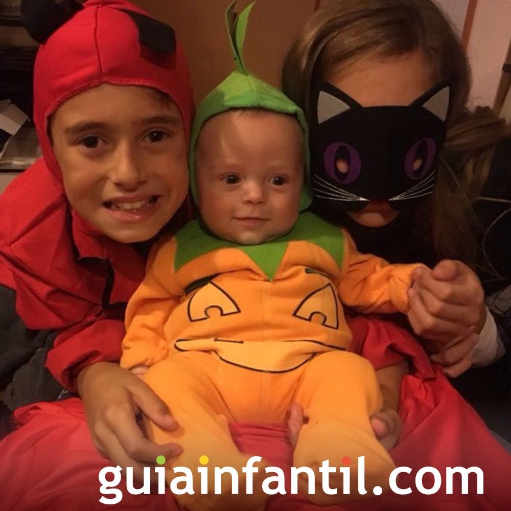 Miguel, Julio y Bea disfrazados para Halloween