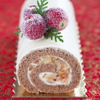 Tronco relleno de mermelada de manzana y nata