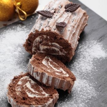 Tronco de chocolate relleno de nata y turrón