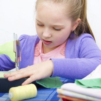 Manualidades para niños. Marcapáginas de tela