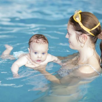 La matronatación. El primer contacto del bebé con el agua
