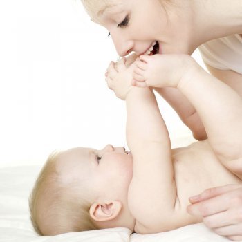 Los reflejos primarios y secundarios del bebé