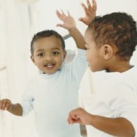 Actividades con espejos para bebés y niños