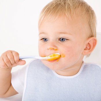 Destete del bebé. Alimentación de los diez a los doce meses