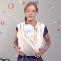 Llevar al bebé delante con un fular paso a paso