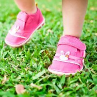 Los zapatos más adecuados para los primeros pasos del bebé
