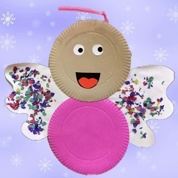 Ángel de Navidad con platos de cartón