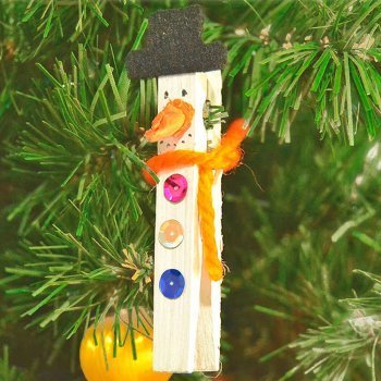 Muñeco de nieve con pinzas. Manualidades de Navidad