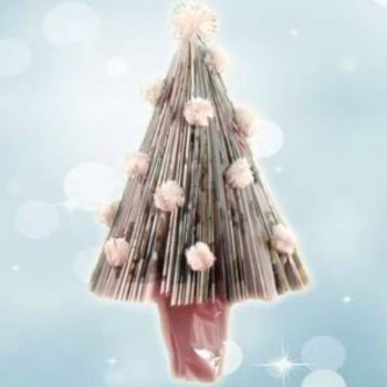 Árbol de Navidad con una revista. Manualidades navideñas