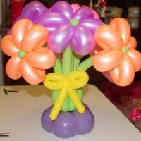 Ramo de flores con globos. Manualidad de globoflexia para niños