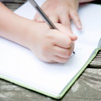 Cómo adquieren destreza manual los niños