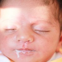 La regurgitación en bebés