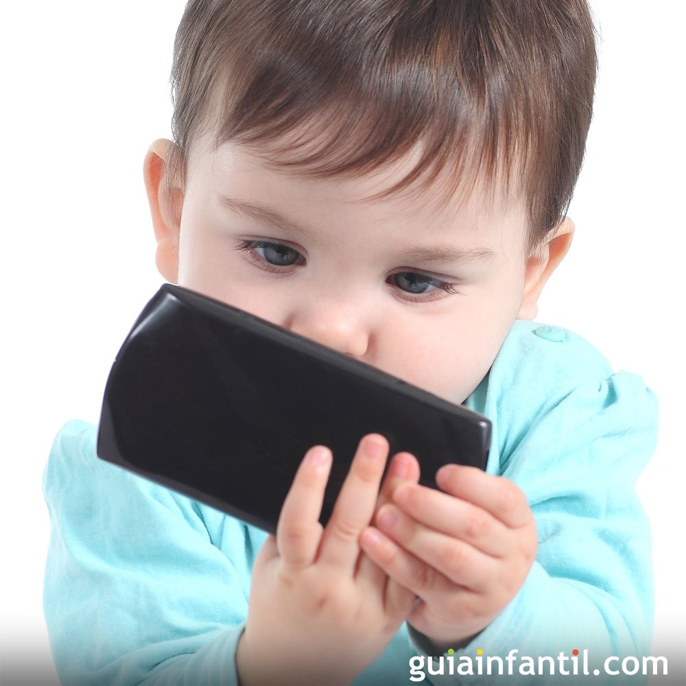 Apego De Smartphone, Niños Con Smartphone, Niños Con El Móvil