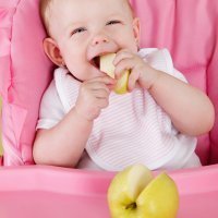 Cómo introducir la alimentación en trocitos para el bebé
