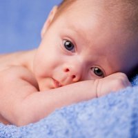 Por qué los bebés nacen con los ojos azules o grises