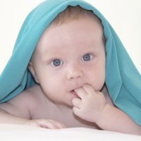 Engordaderas o granitos en la piel del recién nacido