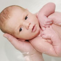 Qué necesito para el primer baño de mi bebé
